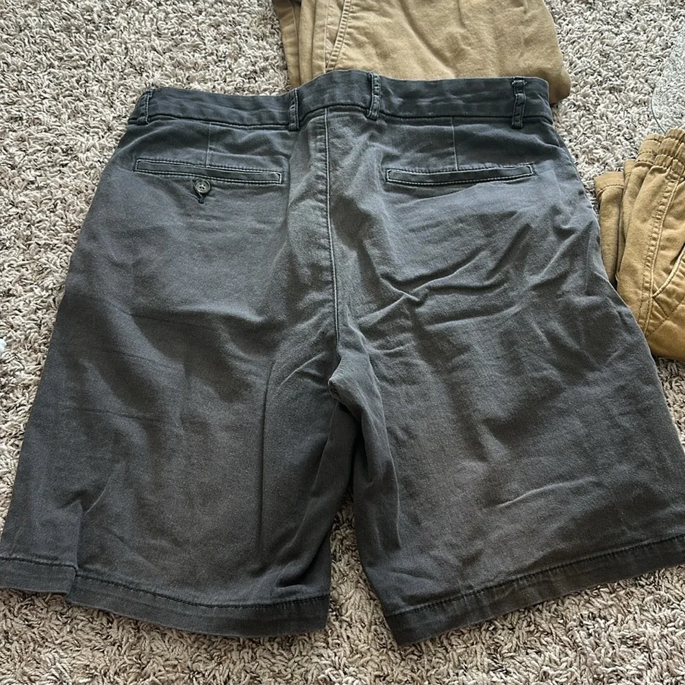 Lot of 3 Men's Gray Casual Shorts size 33 - Picture 3 of 8